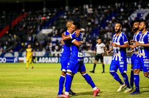 Jogadores do CSA comemoram o gol sobre o Aliança (Foto: Ailton Cruz)