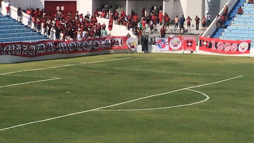 Organizadas do Moto marcam presença no Nhozinho Santos