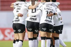 Jogadoras do Corinthians comemoram gol contra o Olimpia pela Libertadores feminina (Foto: Divulgação/Conmebol)