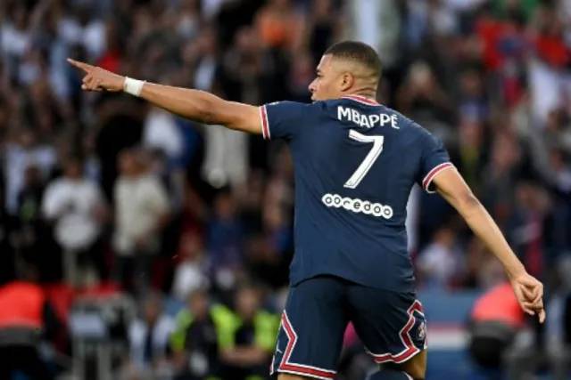 Mbappé atuou no esquema que prefere neste último domingo