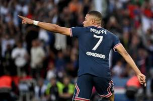 Mbappé atuou no esquema que prefere neste último domingo (Foto: Anne-Christine POUJOULAT / AFP)