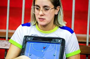 Fabiana Pereira é treinadora de futsal sub-07 (Foto: Reprodução/Instagram)