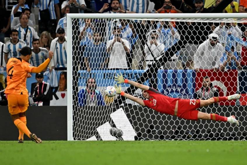 Goleiro da Holanda na Copa do Mundo de 2022 é o jogador mais alto da  história do torneio