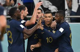 Kylian Mbappé marcou dois gols na etapa final e decretou a vitória da França (Foto: GLYN KIRK / AFP)