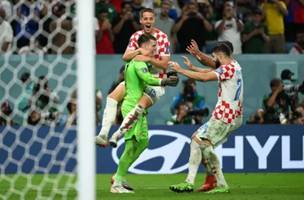 Livakovic foi o grande nome da classificação croata (Foto: Ina Fassbender/AFP)