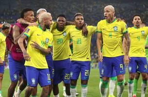 Seleção comemora classificação (Foto: Reprodução/ Twitter FIFA)
