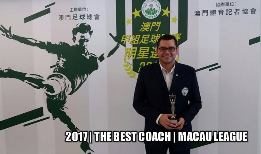 Cláudio Roberto ganha prêmio de melhor treinador da liga