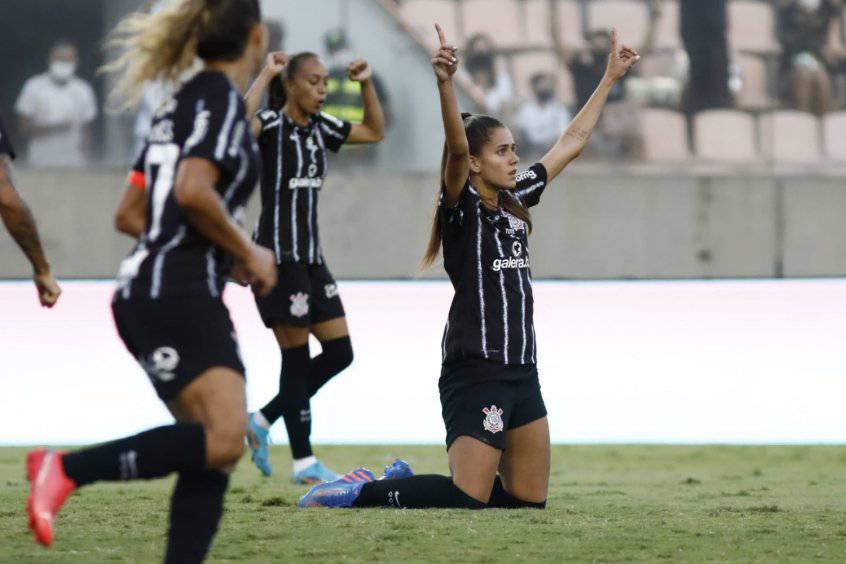 Corinthians vence Real Brasília