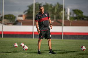 Marcelo Cabo não é mais técnico do Atlético-GO (Foto: Reprodução)