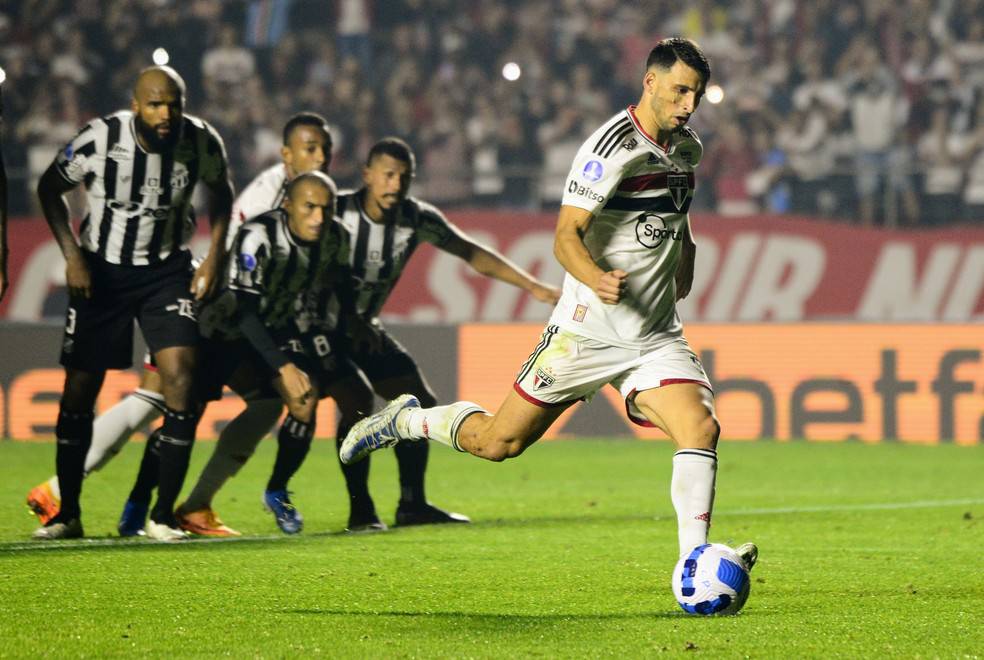 Calleri perde pênalti em São Paulo x Ceará