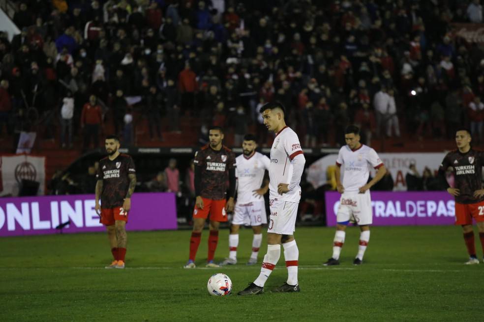 Cristaldo em ação pelo Huracán