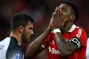 Goleiro do Melgar pega 3 pênaltis, e Inter é eliminado na Sul-Americana (Foto: Pedro H. Tesch/AGIF)