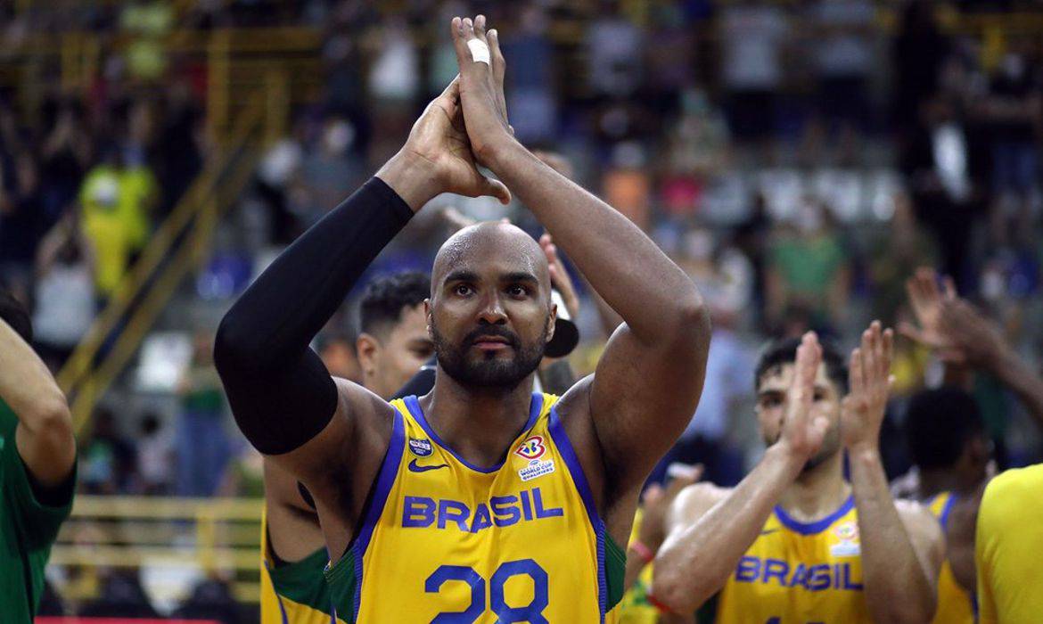 Brasil vence Porto Rico no basquete e enfrentará a Venezuela na