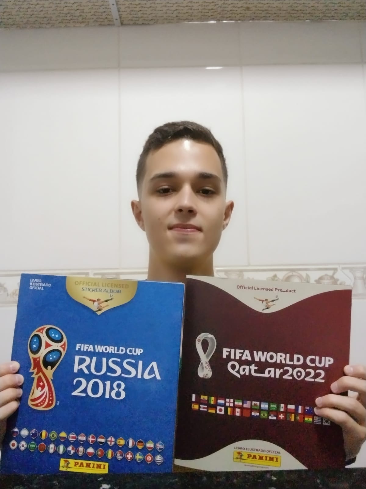Raphael é um apaixonado pelo futebol e por colecionar o álbum