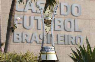 Taça do Campeonato Brasileiro Feminino (Foto: Thais Magalhães / CBF)