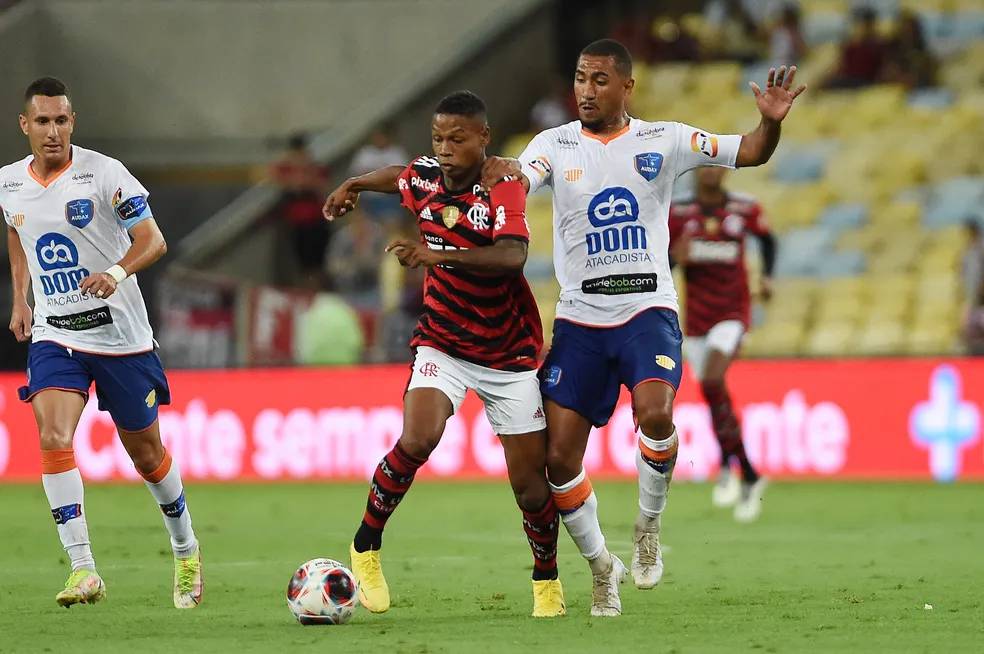 Análise: França mostra que está em outro patamar entre garotos do Flamengo