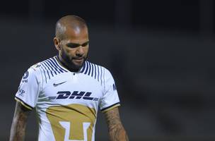 Após ser detido, Daniel Alves tem seu contrato rescindido com o Pumas (Foto: SportBuzz)