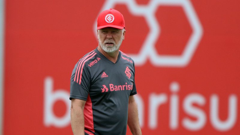Mano Menezes sobre Suárez no Grêmio: “É bom para o futebol”