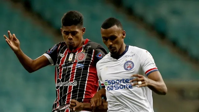 Rezende marca no fim, Bahia vence o Atlético de Alagoinhas e segue 100% no Baianão