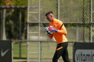 Vasco se acerta com Corinthians e encaminha empréstimo de goleiro Ivan (Foto: LanceNet)