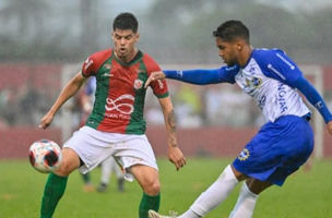 Portuguesa Santista ainda não perdeu por mais de um gol fora de casa. Veja campanha! (Foto: Fi)