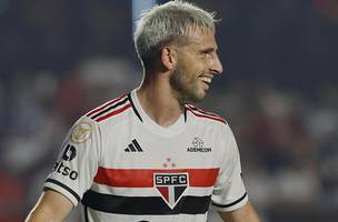 São Paulo 2 x 1 Corinthians - Tocaram no Calleri no Morumbi (Foto: Fi)