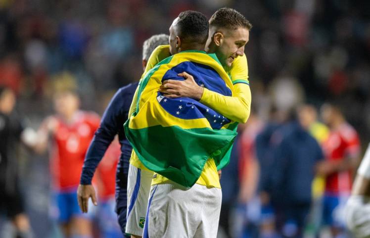 Brasil bate o Chile nos pênaltis e é ouro após 36 anos