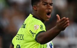 "Dá a bola em mim":Endrick com 17 anos, assumi a arrancada do Palmeiras...