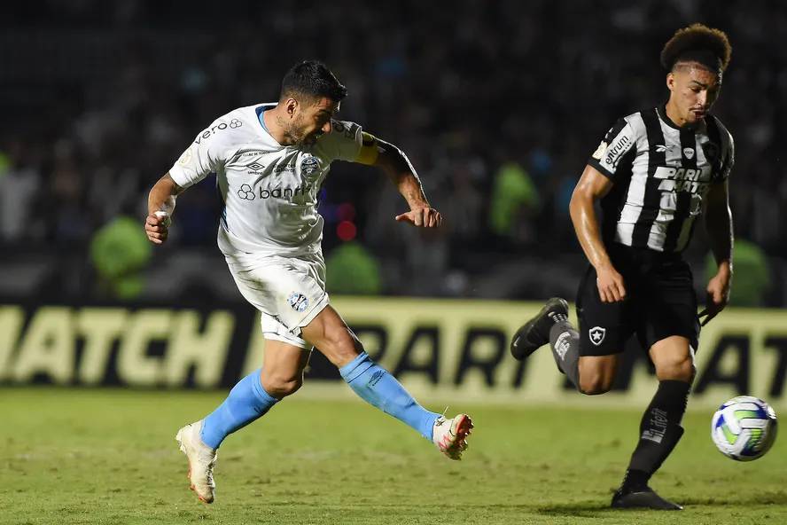 Derrotado de virada pelo Grêmio, Botafogo vê chances de título caírem para 30%; veja probabilidades de concorrentes