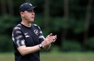 Tiago Nunes já recebe críticas de torcedores em estreia no Botafogo (Foto: TNT)