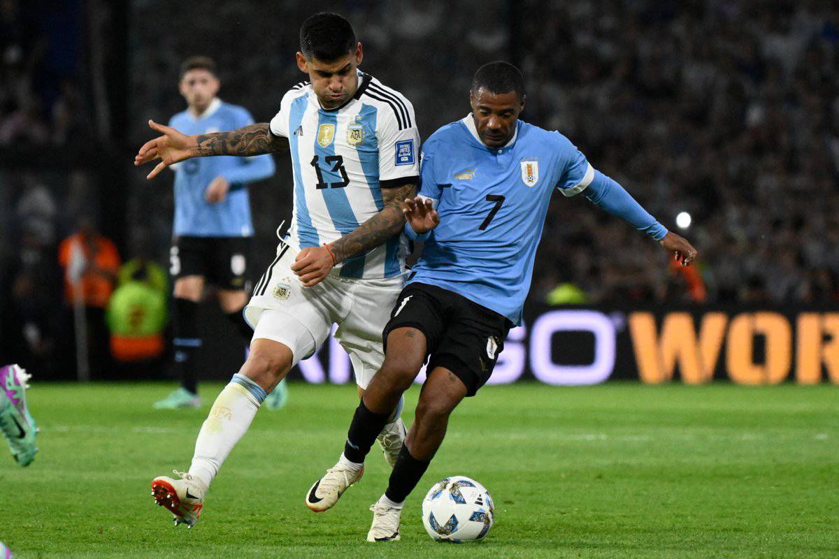 Uruguai vence Argentina e faz a festa na La Bombonera