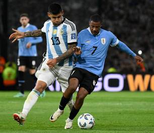 Uruguai vence Argentina e faz a festa na La Bombonera