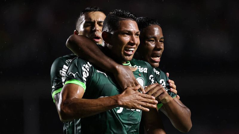 Com direito a ‘Olé’, Palmeiras domina o Santos e segue líder do Paulistão