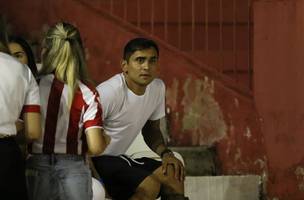 Everton Felipe, ex-Sport, assiste clássico na torcida do Náutico: "Comecei minha carreira aqui" (Foto: GE)