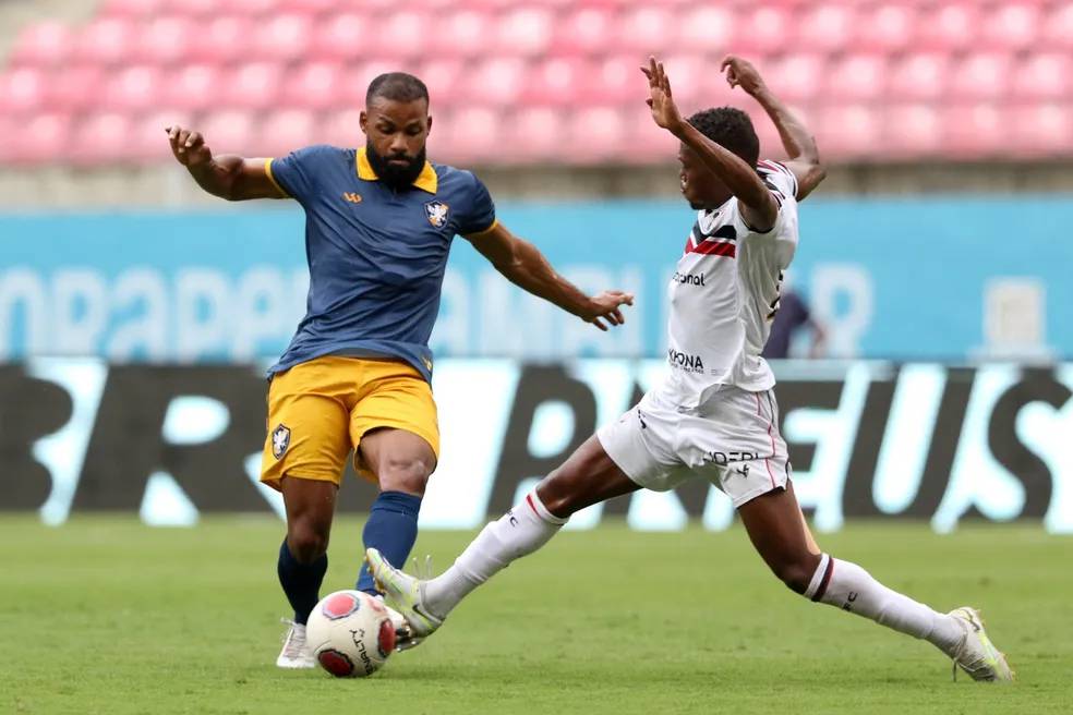 Ex-Fla e Grêmio, Fernandinho tenta levar jovem Retrô-PE longe na Copa do Brasil: "Sou sonhador"