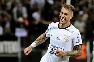 Fernando Lázaro presenteia torcida do Corinthians com liberdade de Róger Guedes (Foto: GE SP)