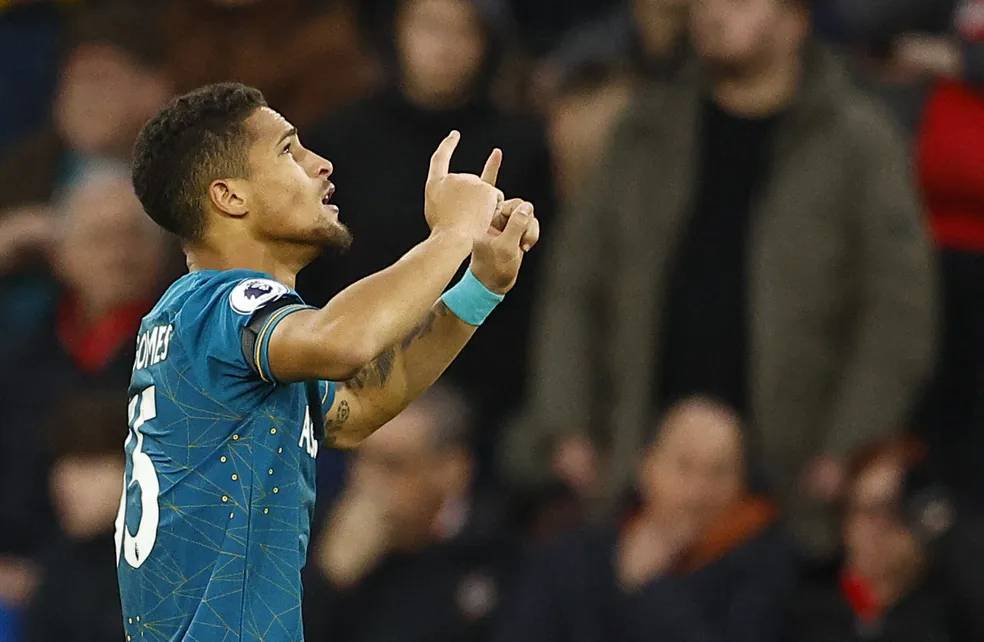 João Gomes marca na estreia pelo Wolverhampton e se emociona