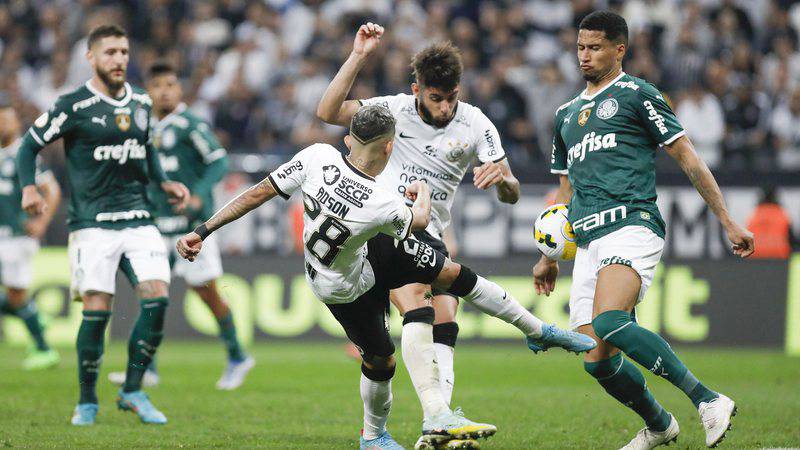 Lázaro acerta escalação do Corinthians em Dérbi, sofre com elenco curto, mas sai fortalecido