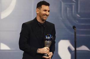 Messi amplia vantagem para Cristiano Ronaldo em prêmios; veja lista (Foto: GE)