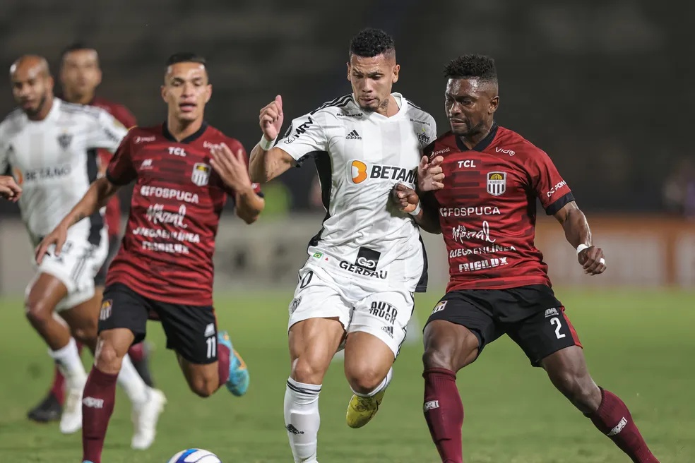 Sem Hulk, Atlético-MG tem rotação lenta e fica devendo em estreia na Libertadores
