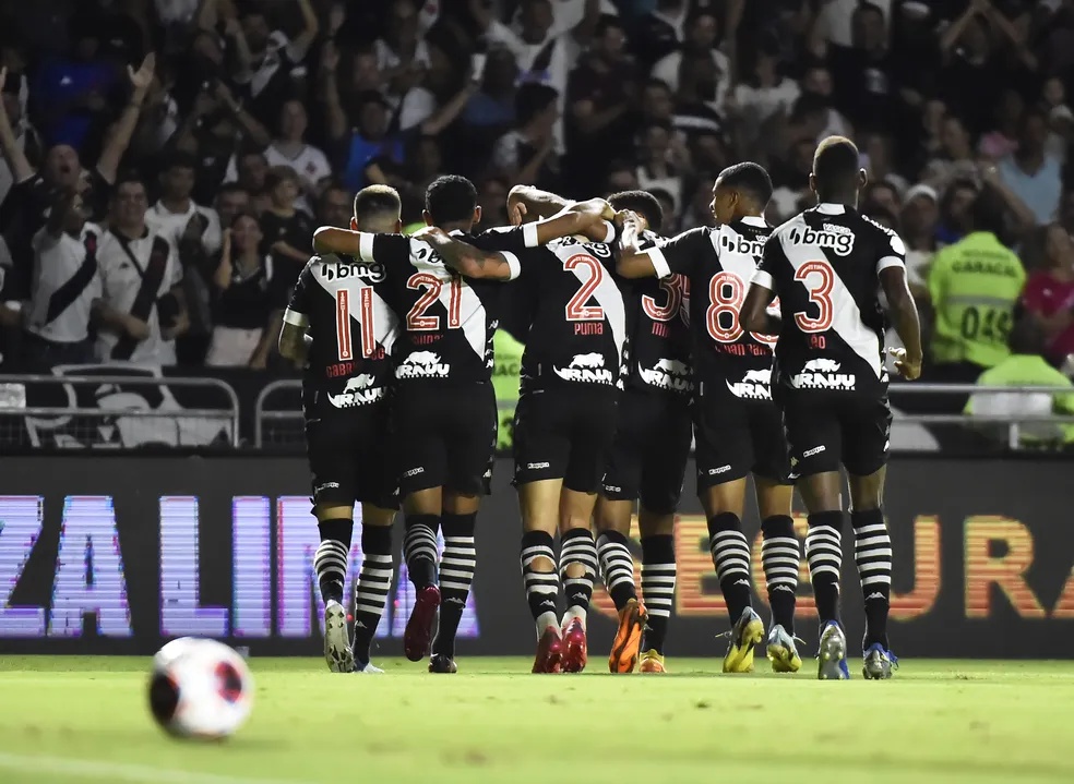Vasco cria identidade após 10 jogos e chega sólido para clássico contra o Flamengo