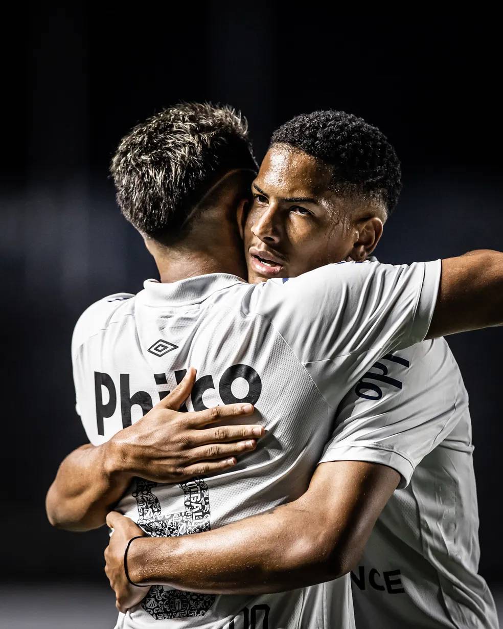 Gratidão, projeto e futuro na Europa: por que Ângelo decidiu ficar no Santos