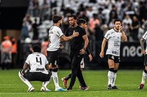 Presidente do Corinthians banca Lázaro: 'Não existe possibilidade de mudança' (Foto: R7)