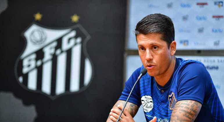 Treinador do Água Santa diz que ficha ainda não caiu e valoriza vaga na final: 'Fizemos história'