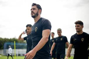Três atitudes que mostram como Giuliano abraçou o Corinthians e virou torcedor em campo (Foto: GE SP)