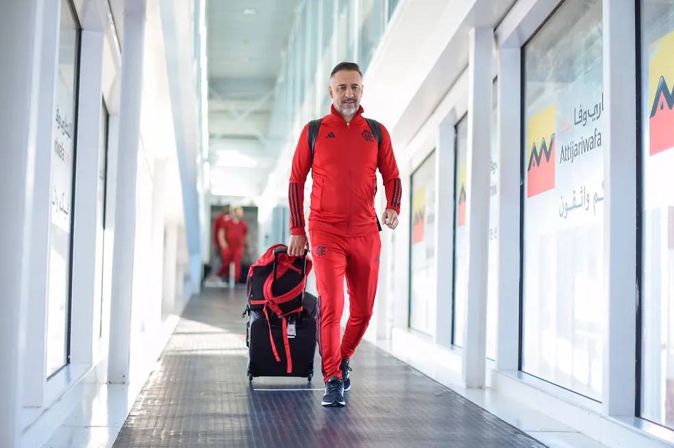 Vítor Pereira jogará primeiro clássico pelo Flamengo em busca de nova equipe