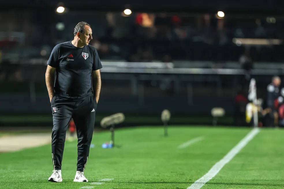 A quatro dias da estreia no Brasileirão, São Paulo deixa dúvidas após jogo apático e vaias
