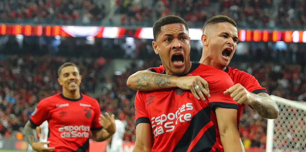 Athletico complica o Atlético-MG na Libertadores e sai fortalecido com 1ª vitória grande do ano; análise