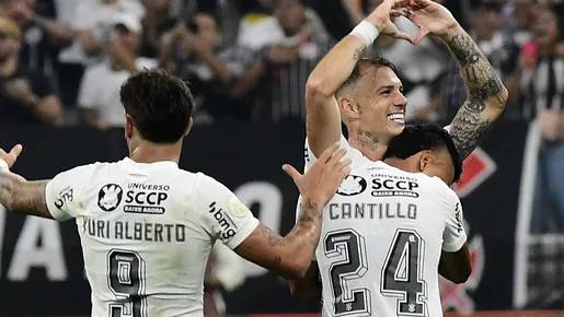 Corinthians foge de seu estilo, melhora com ajustes e vence sem jogar bem