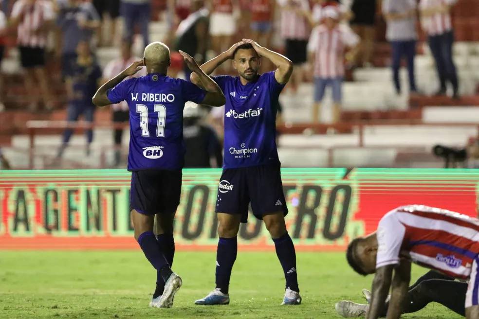Cruzeiro produz para resultado melhor, mas é castigado por ineficiência ofensiva